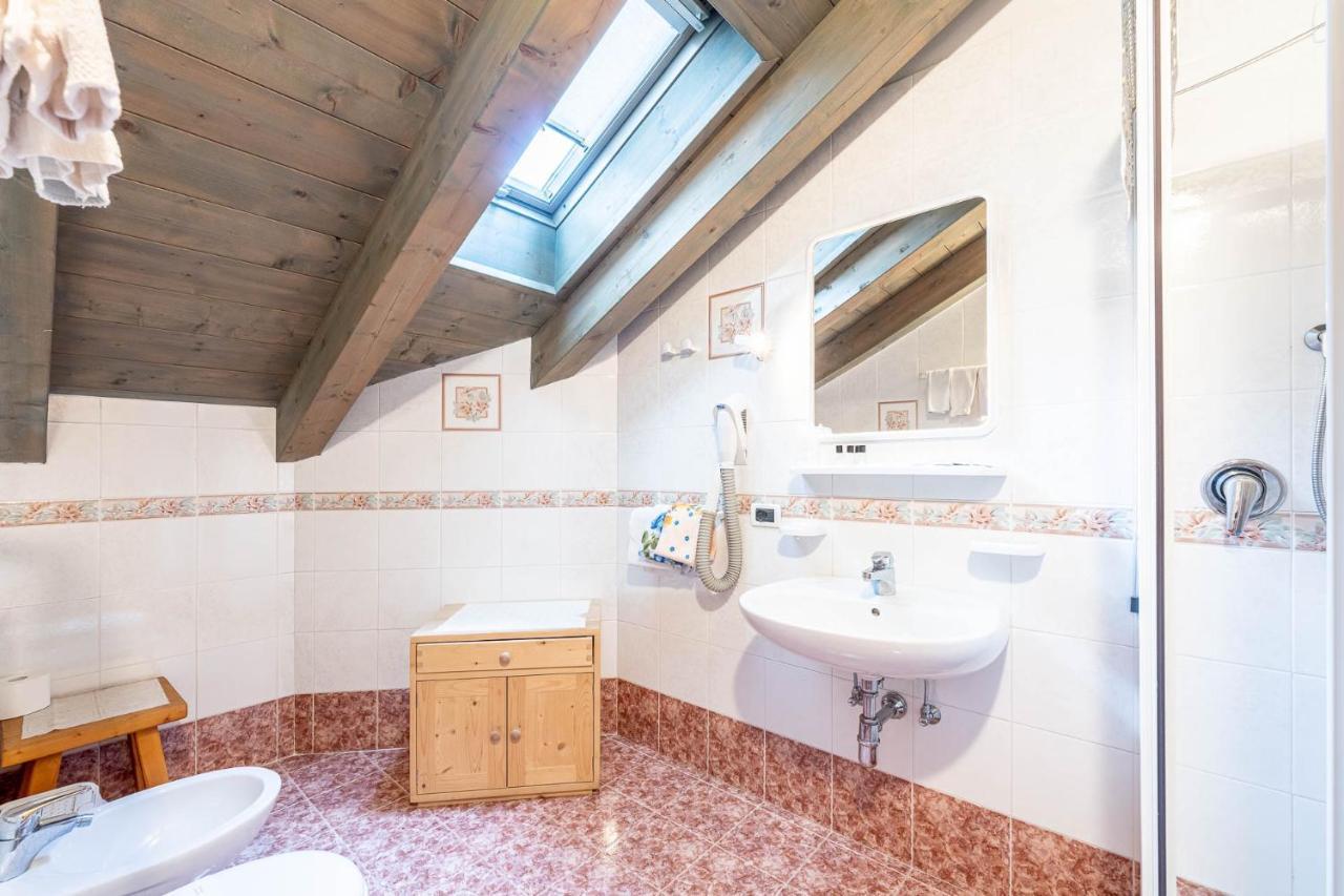 Garni Letizia Bed & Breakfast กัมปีเตลโลดีฟัสซา ภายนอก รูปภาพ