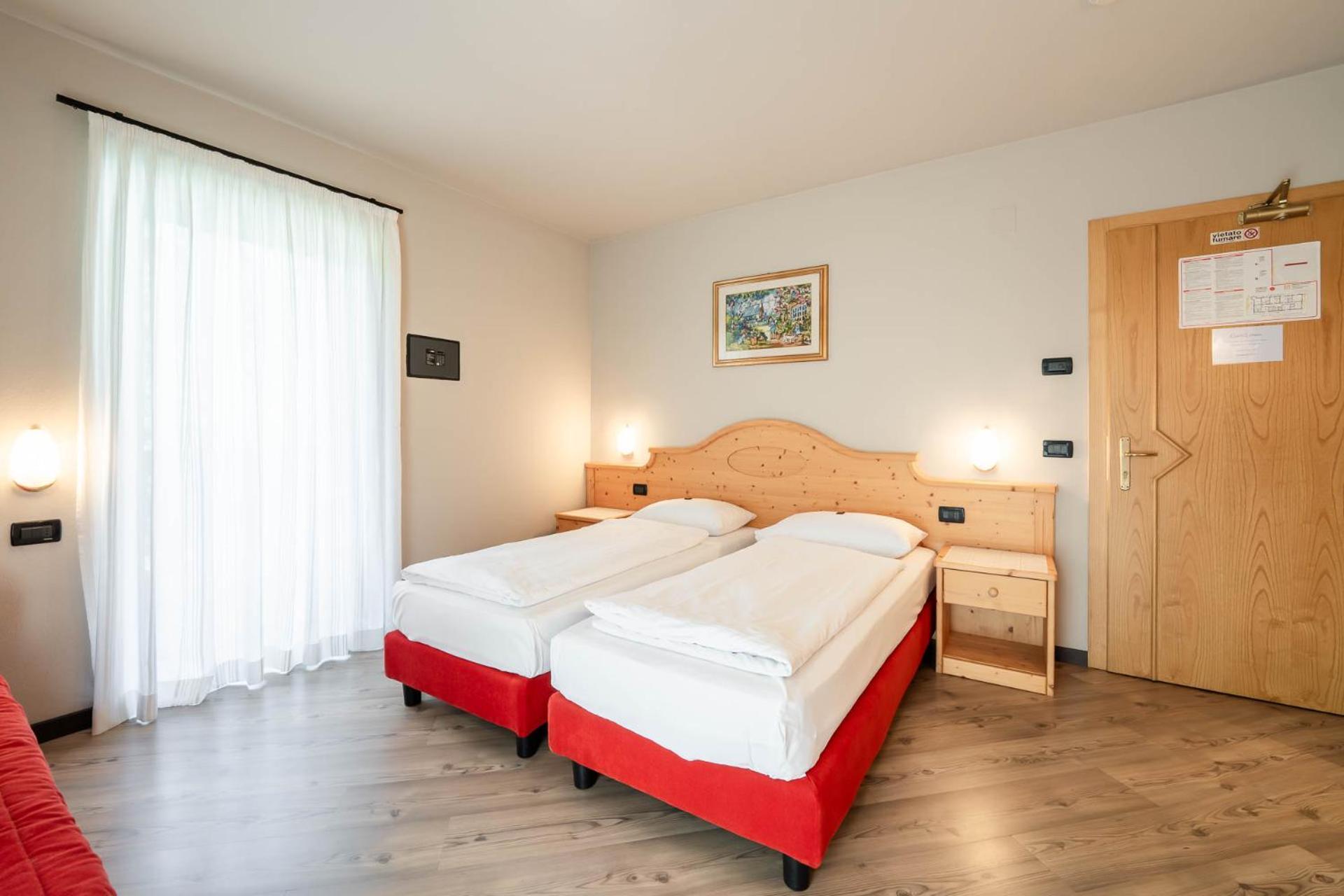 Garni Letizia Bed & Breakfast กัมปีเตลโลดีฟัสซา ภายนอก รูปภาพ