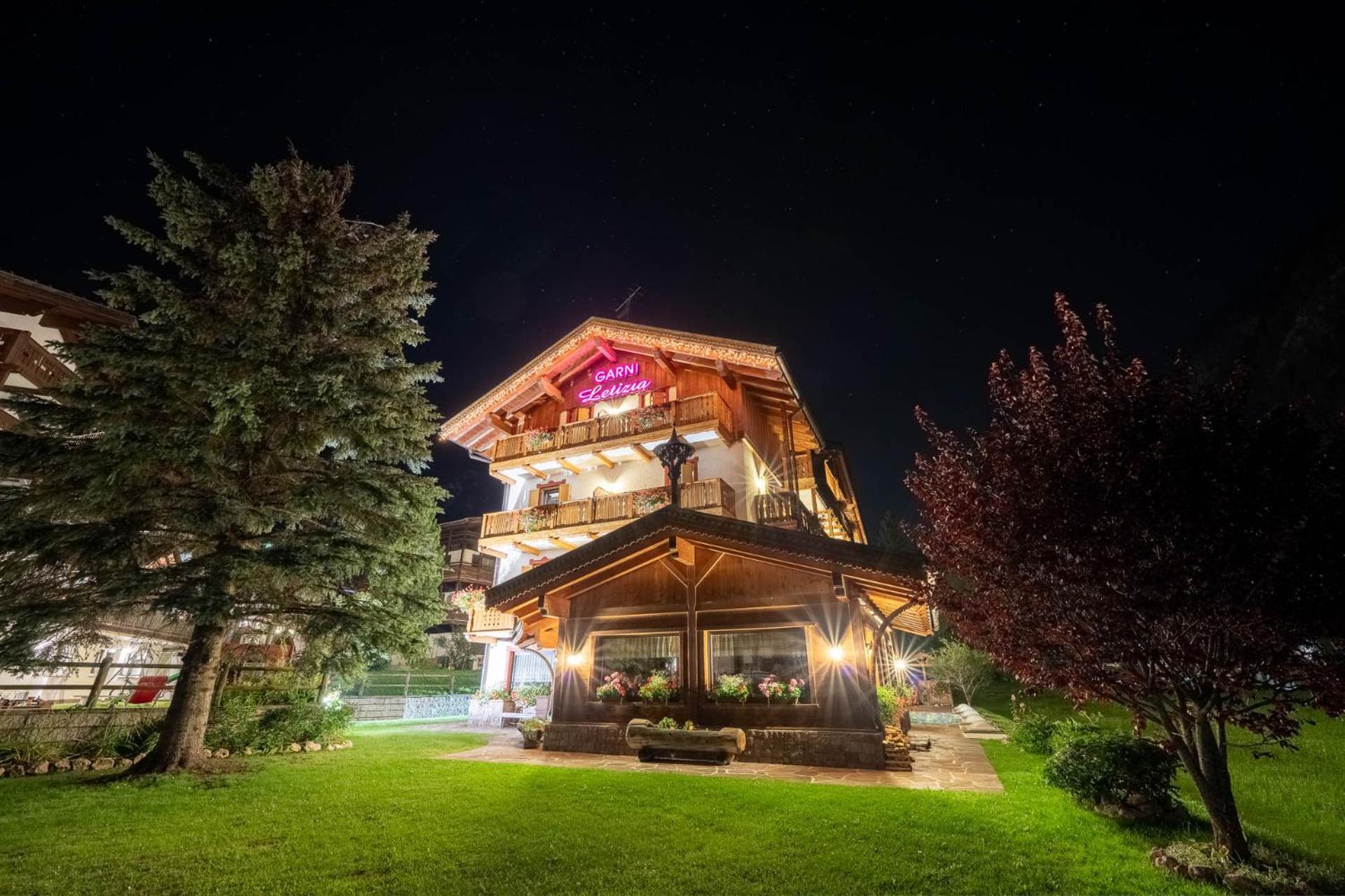 Garni Letizia Bed & Breakfast กัมปีเตลโลดีฟัสซา ภายนอก รูปภาพ